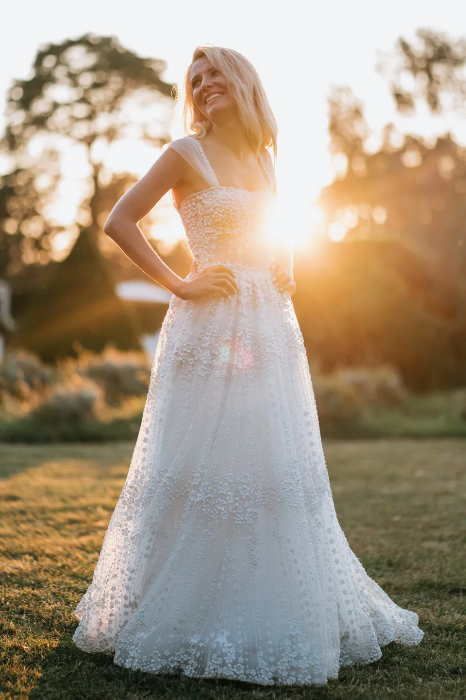Portrait de la mariée dans la lumière du soir